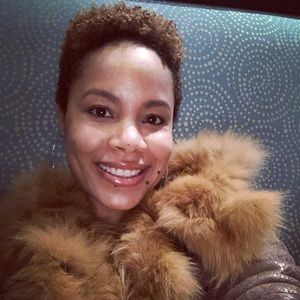 Meet your Posher, Akeya